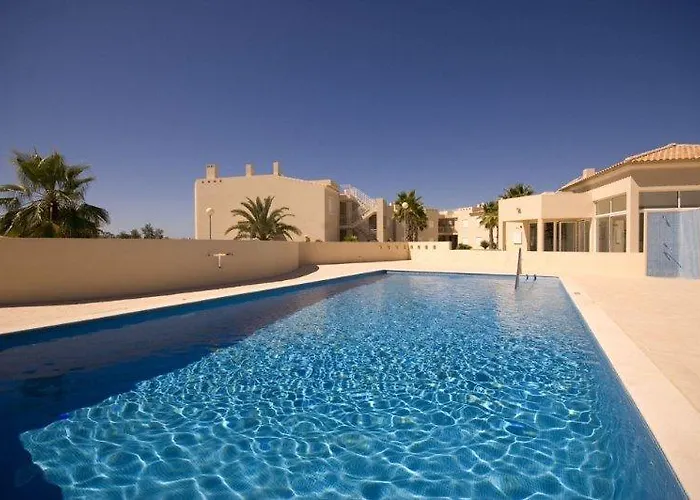 מלון Placid Village